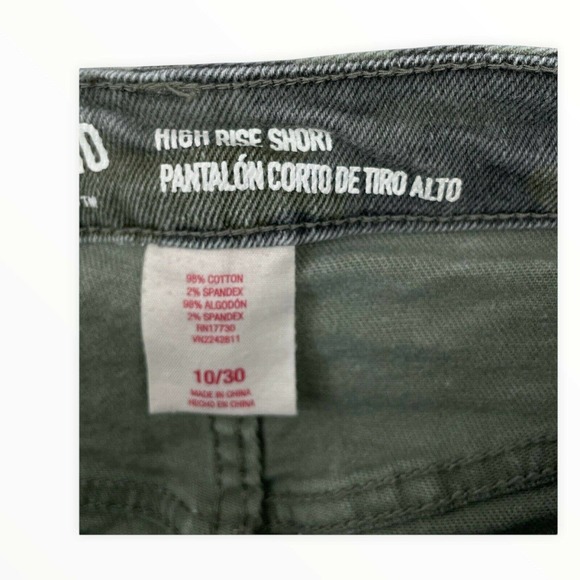 Mossimo Womens Shorts Hi-Rise Camo Distressed Cutoff Green Size 10 - Picture 6 of 6